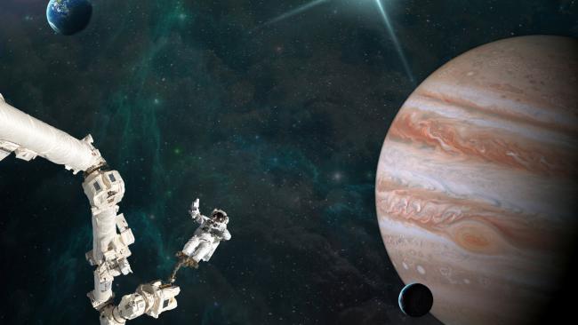 太空漫步：宇航员与木星的壮丽邂逅
